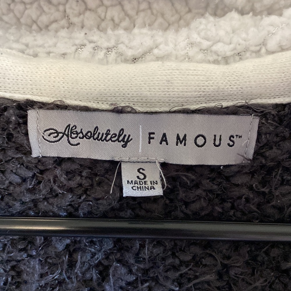 Small Cardigan - Picture 2 of 3